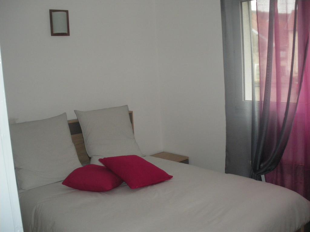 Au Pied De La Roche Apartment Ngoại thất bức ảnh