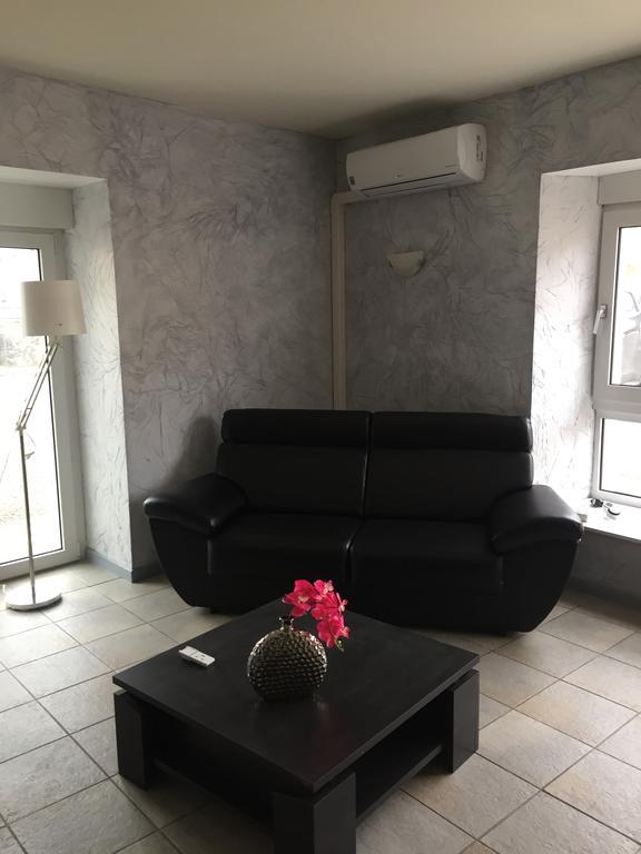 Au Pied De La Roche Apartment Ngoại thất bức ảnh