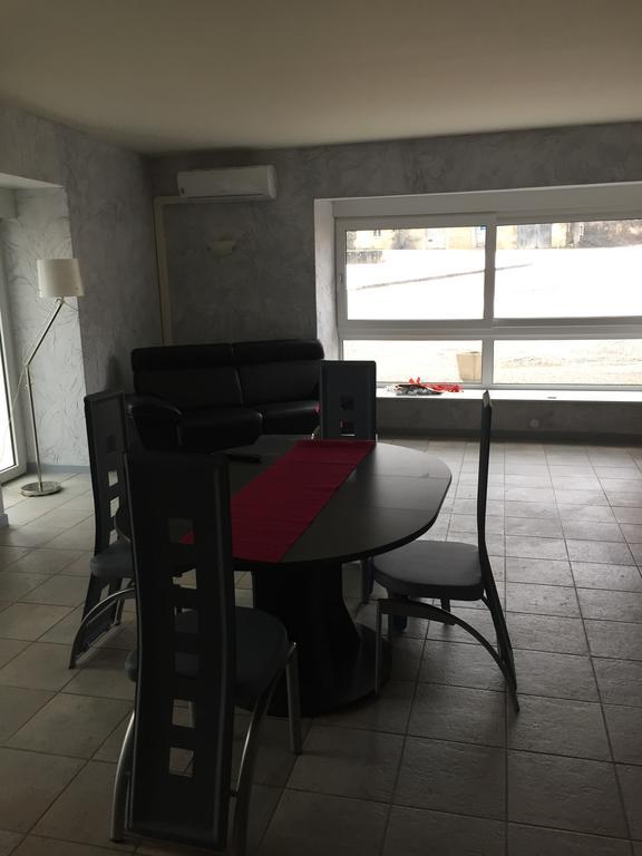 Au Pied De La Roche Apartment Ngoại thất bức ảnh