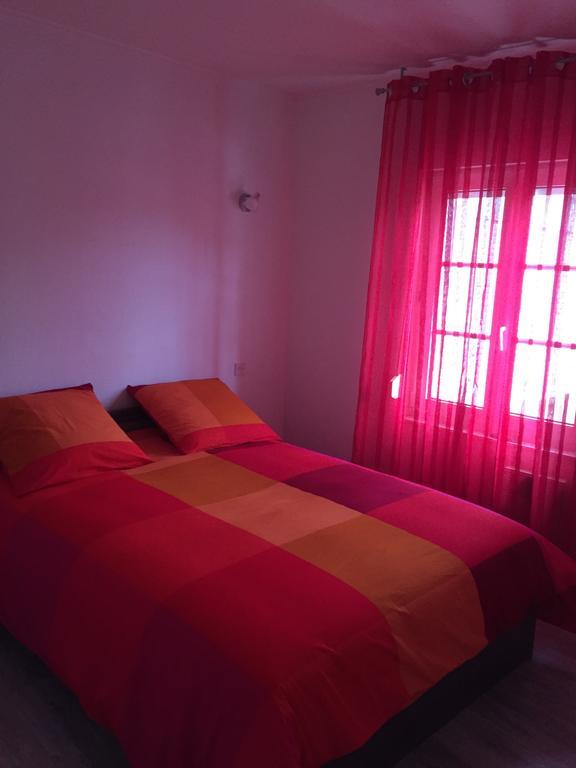 Au Pied De La Roche Apartment Ngoại thất bức ảnh