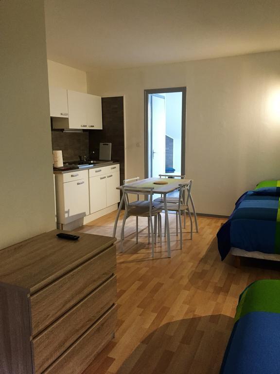 Au Pied De La Roche Apartment Ngoại thất bức ảnh