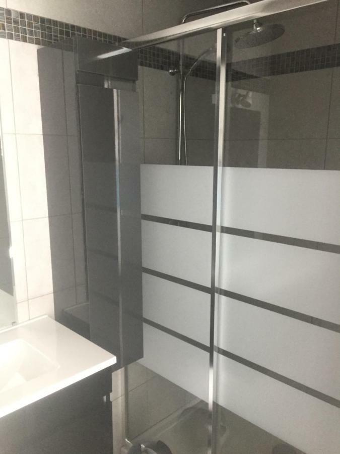 Au Pied De La Roche Apartment Ngoại thất bức ảnh