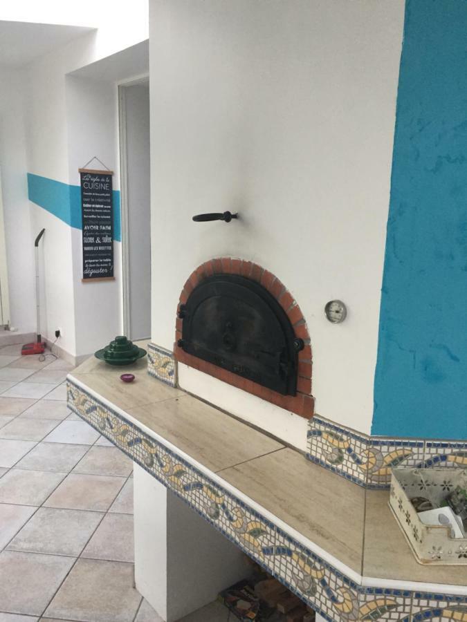 Au Pied De La Roche Apartment Ngoại thất bức ảnh