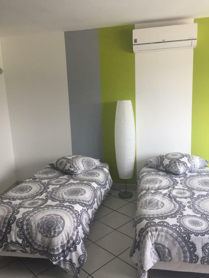 Au Pied De La Roche Apartment Ngoại thất bức ảnh